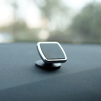 Magnetische Handyhalterung fürs Auto